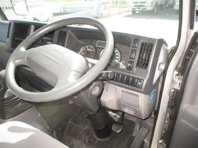 いすゞ エルフ TKG-NHR85A(2WD)の写真10