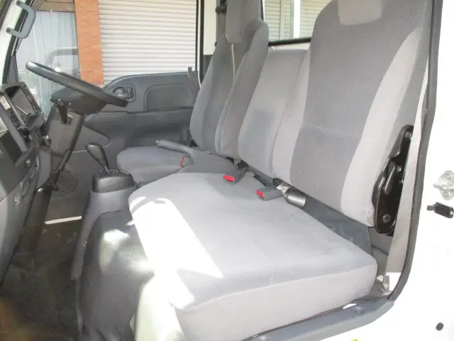 いすゞ エルフ TRG-NJR85A(2WD)の写真8