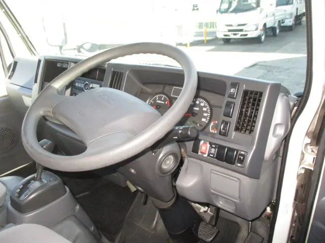 いすゞ エルフ TRG-NJR85A(2WD)の写真9