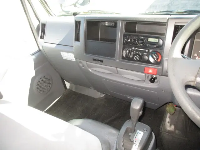 いすゞ エルフ TRG-NJR85A(2WD)の写真10