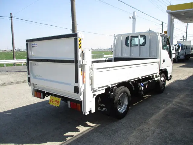 いすゞ エルフ 2RG-NJR88A(2WD)の写真2