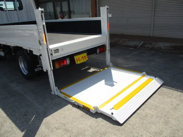 いすゞ エルフ 2RG-NJR88A(2WD)の写真4