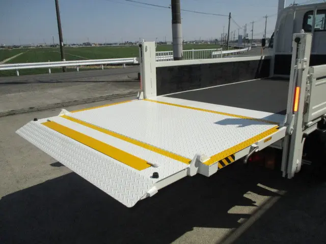 いすゞ エルフ 2RG-NJR88A(2WD)の写真5