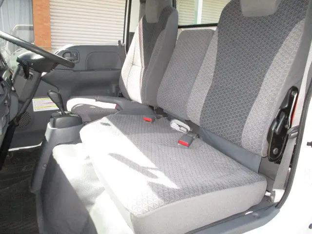 いすゞ エルフ 2RG-NJR88A(2WD)の写真13