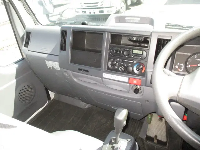 いすゞ エルフ 2RG-NJR88A(2WD)の写真15