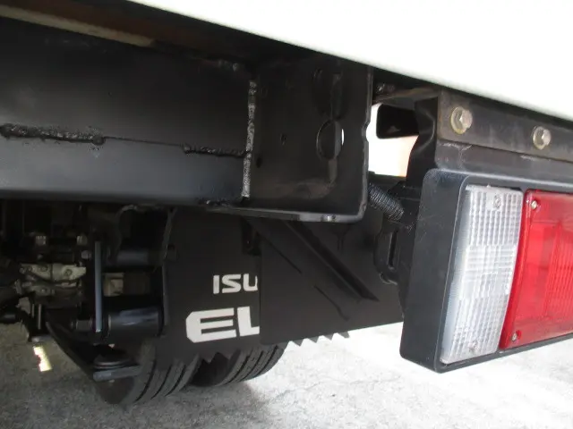 いすゞ エルフ 2RG-NJR88A(2WD)の写真24