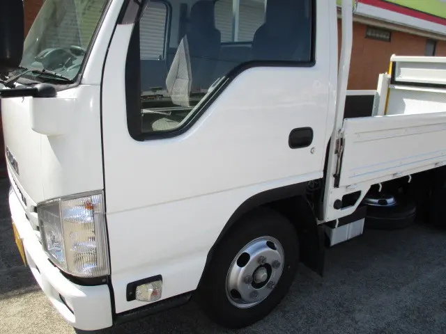 いすゞ エルフ 2RG-NJR88A(2WD)の写真38