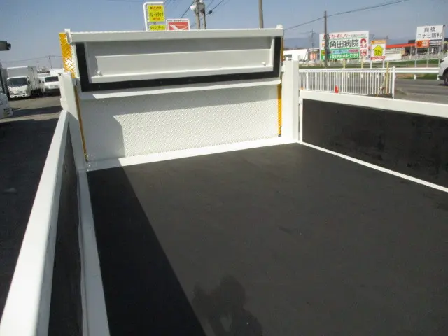 いすゞ エルフ 2RG-NJR88A(2WD)の写真41