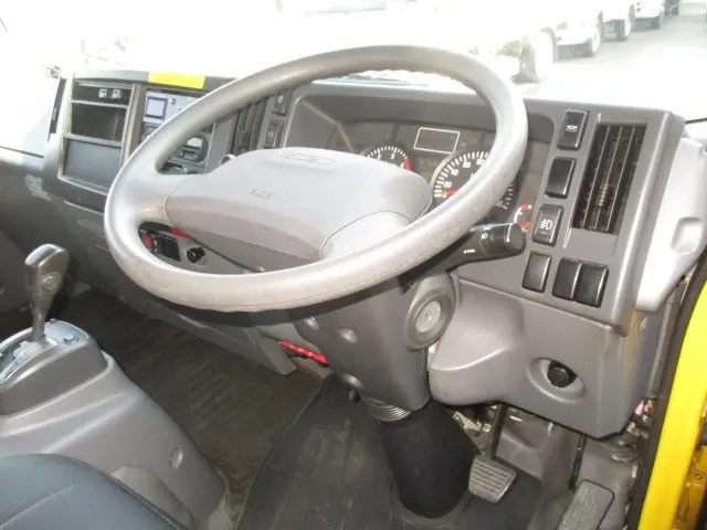 いすゞ エルフ TPG-NPR85AR(2WD)の写真9