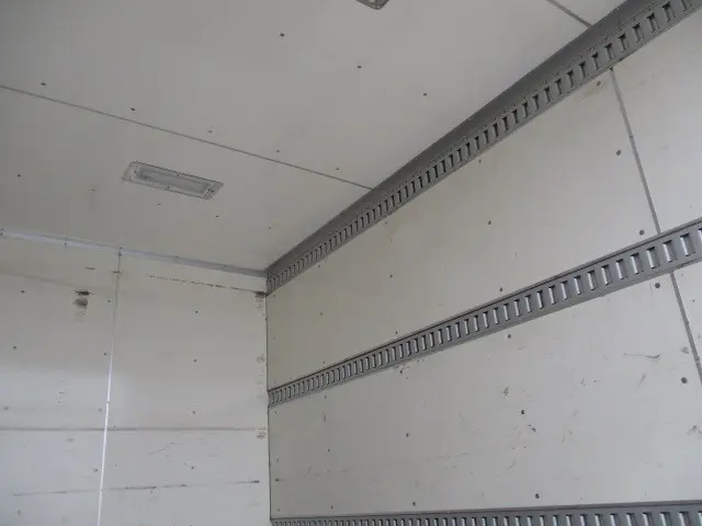 いすゞ エルフ TRG-NLS85AN(4WD)の写真4