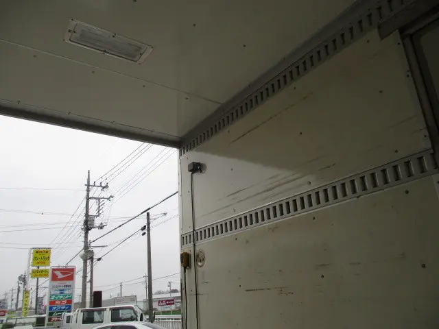 いすゞ エルフ TRG-NLS85AN(4WD)の写真6