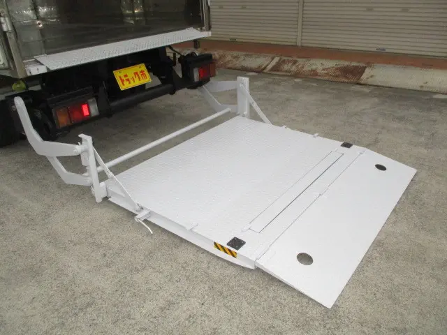 いすゞ エルフ TRG-NLS85AN(4WD)の写真9