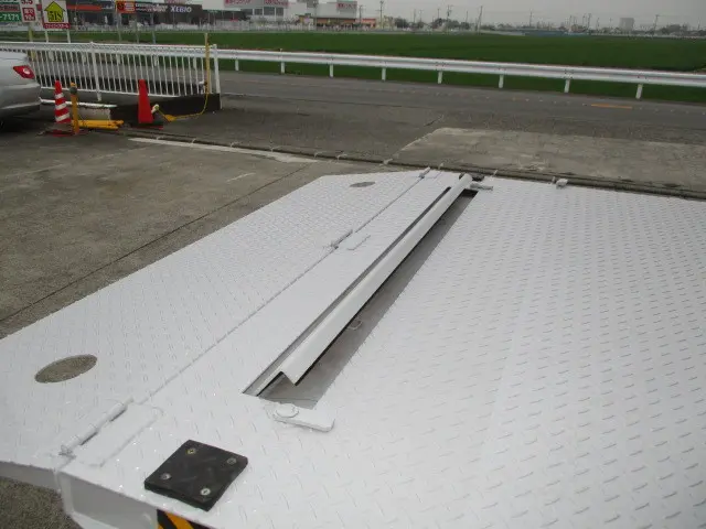 いすゞ エルフ TRG-NLS85AN(4WD)の写真11