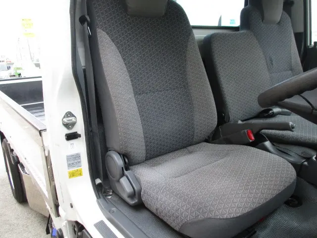 いすゞ エルフ 2RG-NJS88A(4WD)の写真6