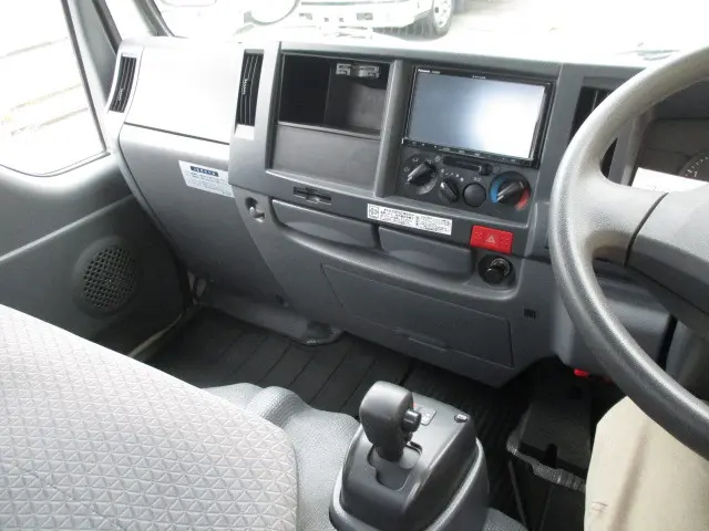 いすゞ エルフ 2RG-NJS88A(4WD)の写真9