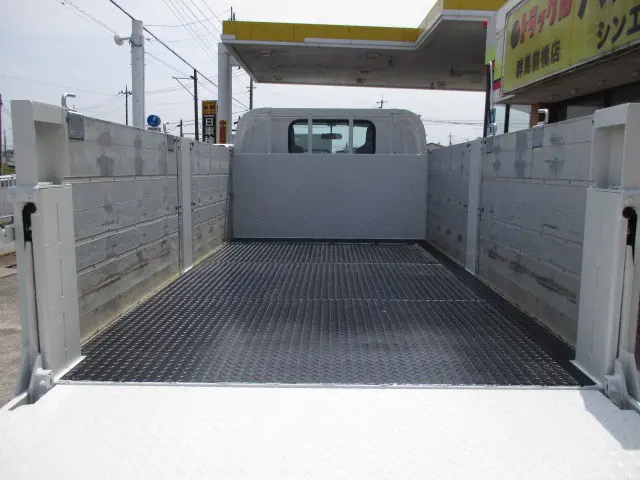 いすゞ エルフ TKG-NKR85A(2WD)の写真6