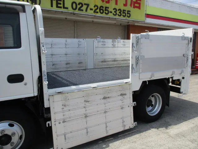 いすゞ エルフ TKG-NKR85A(2WD)の写真7