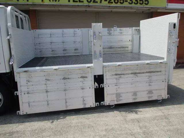 いすゞ エルフ TKG-NKR85A(2WD)の写真9