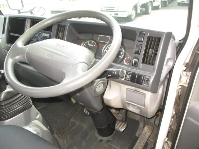 いすゞ エルフ TKG-NKR85A(2WD)の写真15