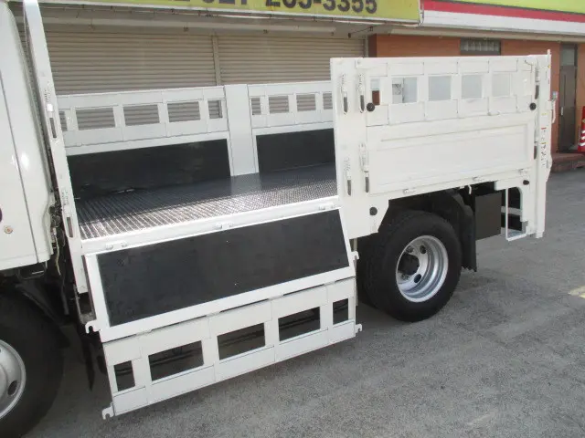 いすゞ エルフ TRG-NKR85A(2WD)の写真9