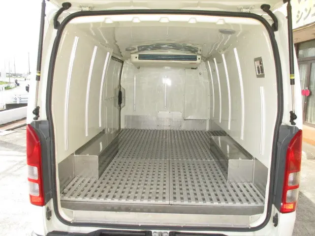 トヨタ ハイエースレジアス QDF-GDH206V(4WD)の写真3