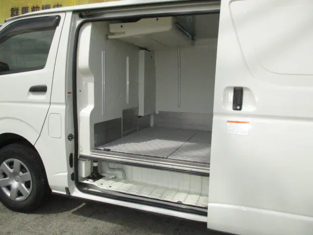 トヨタ ハイエースレジアス QDF-GDH206V(4WD)の写真5