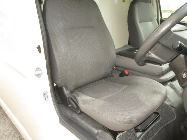 トヨタ ハイエースレジアス QDF-GDH206V(4WD)の写真13