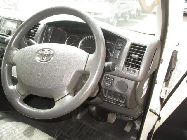 トヨタ ハイエースレジアス QDF-GDH206V(4WD)の写真15