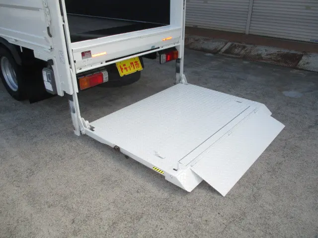 トヨタ ダイナ TKG-XZC645(2WD)の写真5