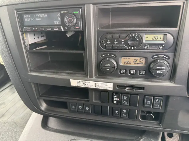 いすゞ ギガ 2PG-CYJ77Cの写真4