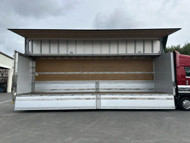 いすゞ ギガ 2PG-CYJ77Cの写真8