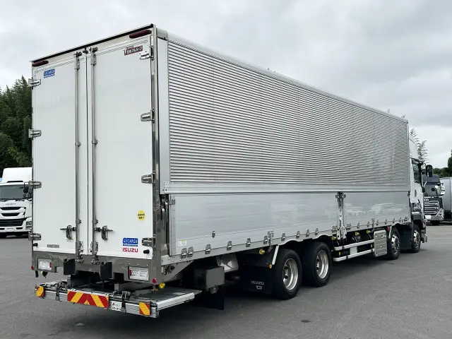いすゞ ギガ 2PG-CYJ77Cの写真2