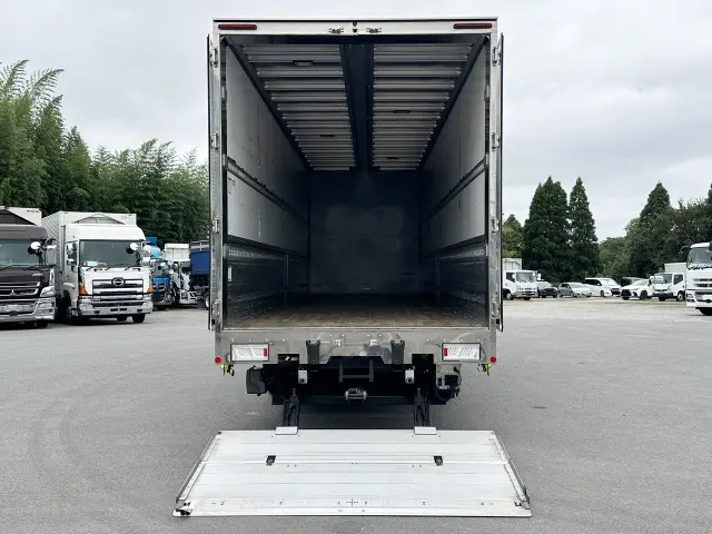 いすゞ ギガ 2PG-CYJ77Cの写真12