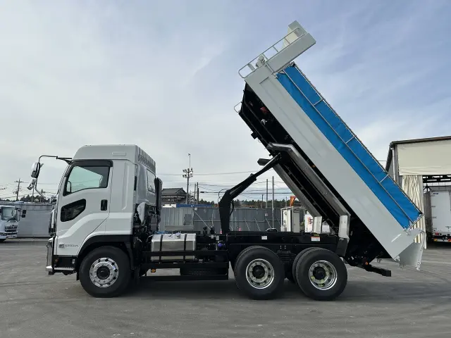 いすゞ ギガ 2RG-CXZ77DTの写真5