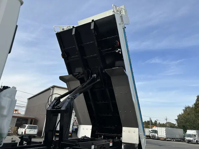 いすゞ ギガ 2RG-CXZ77DTの写真14