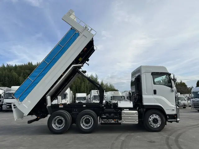 いすゞ ギガ 2RG-CXZ77DTの写真8