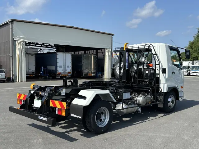 三菱 ファイター 2KG-FK72Fの写真2