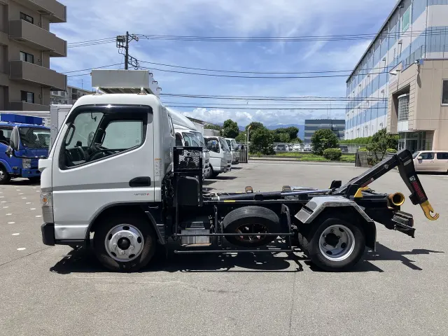 三菱 キャンター 2PG-FEAV0の写真5