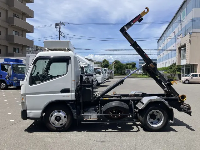 三菱 キャンター 2PG-FEAV0の写真6