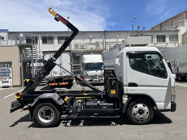 三菱 キャンター 2PG-FEAV0の写真9