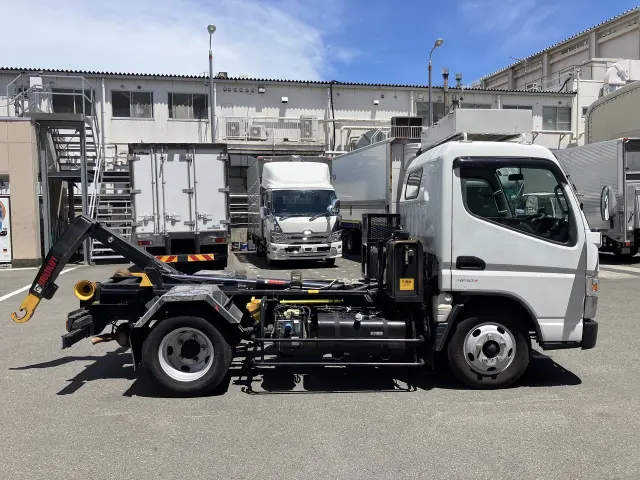 三菱 キャンター 2PG-FEAV0の写真10