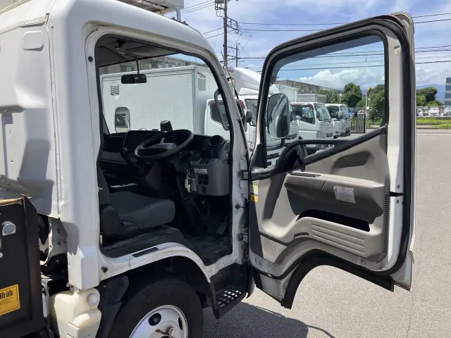 三菱 キャンター 2PG-FEAV0の写真18