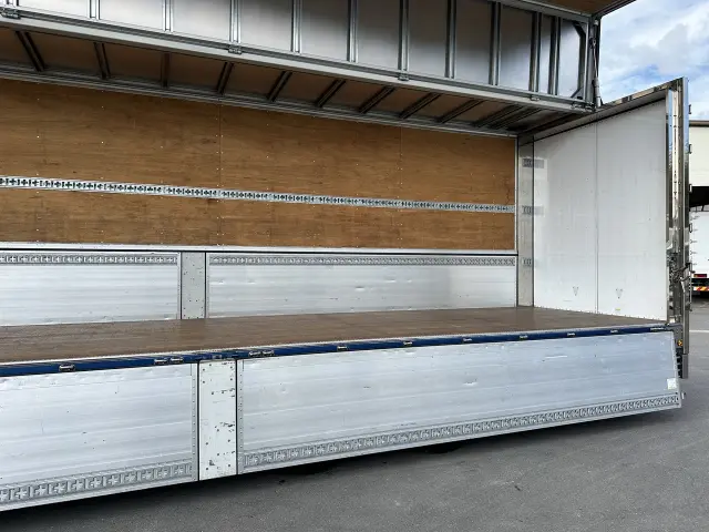 日野 プロフィア 2DG-FW1AHGの写真18