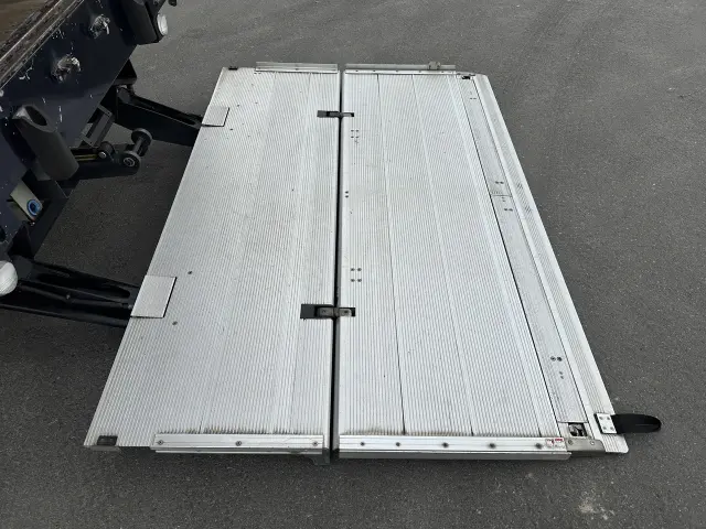 いすゞ フォワード 2RG-FRR90T2の写真32