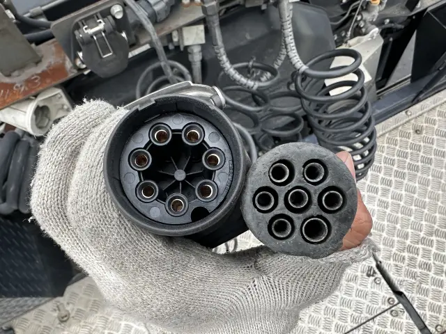 いすゞ ギガ 2KG-EXD52CDの写真16