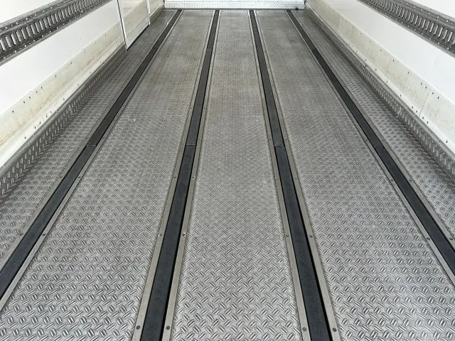 いすゞ フォワード 2PG-FRR90T2の写真13