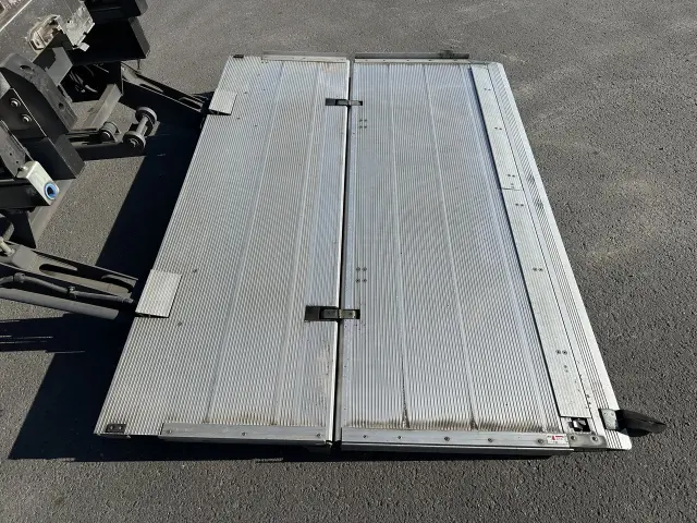 いすゞ フォワード 2PG-FRR90T2の写真32