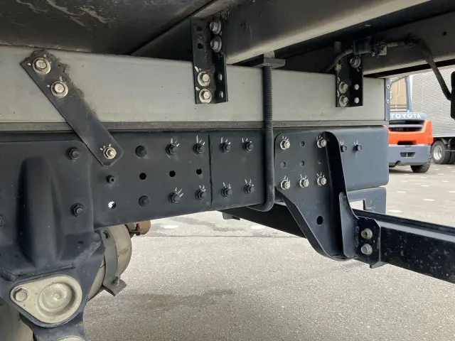 三菱 キャンター 2PG-FBAV0の写真32