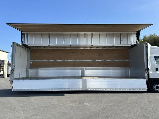 いすゞ ギガ 2PG-CYJ77Dの写真8