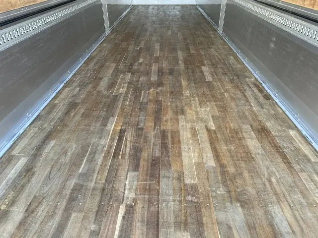 いすゞ ギガ 2PG-CYJ77Dの写真13